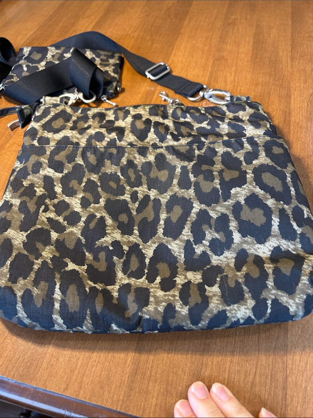 Leopard Print Baggallini Crossbody Bag with Detachable Strap and pouch - Picture 5 of 10